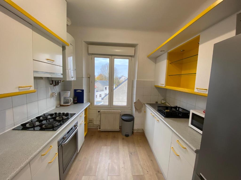 Kuchyňa alebo kuchynka v ubytovaní Appartement T4 Cité Cardaillac, Parking Privé, Wifi