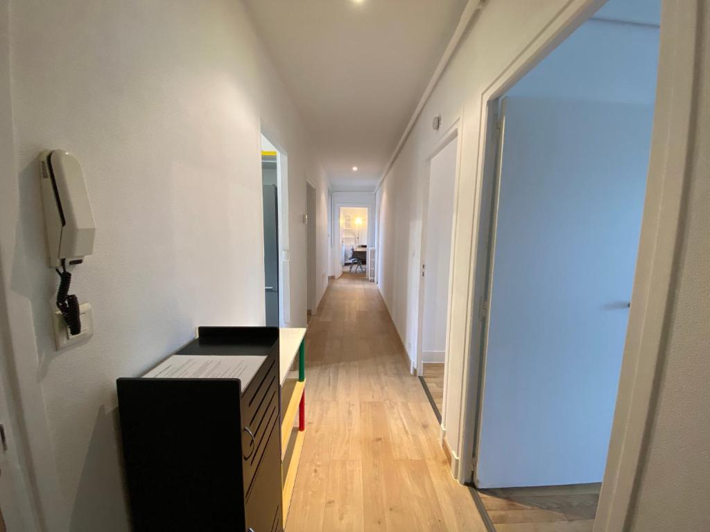 Fotografia z galérie ubytovania Appartement T4 Cité Cardaillac, Parking Privé, Wifi v destinácii Rodez