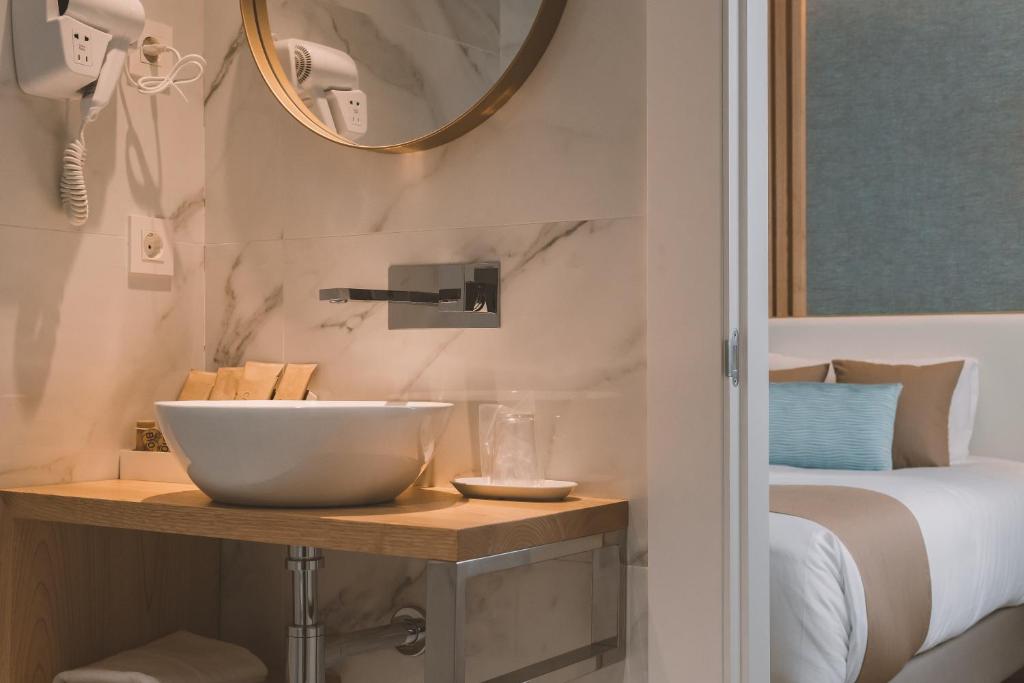 HOTEL CANDOR - Chambre Double Ou Lits Jumeaux De Luxe Avec Balcon