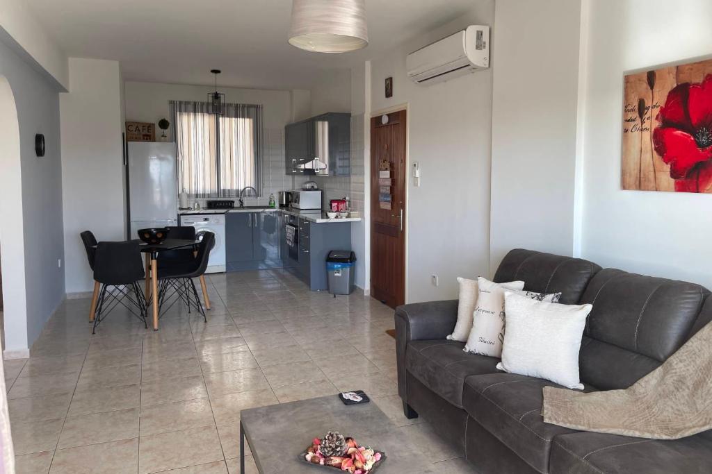 Una cocina o cocineta en Eden Heights - Chlorakas Paphos - Sea View Luxury 2 Bed Apt By Yiota
