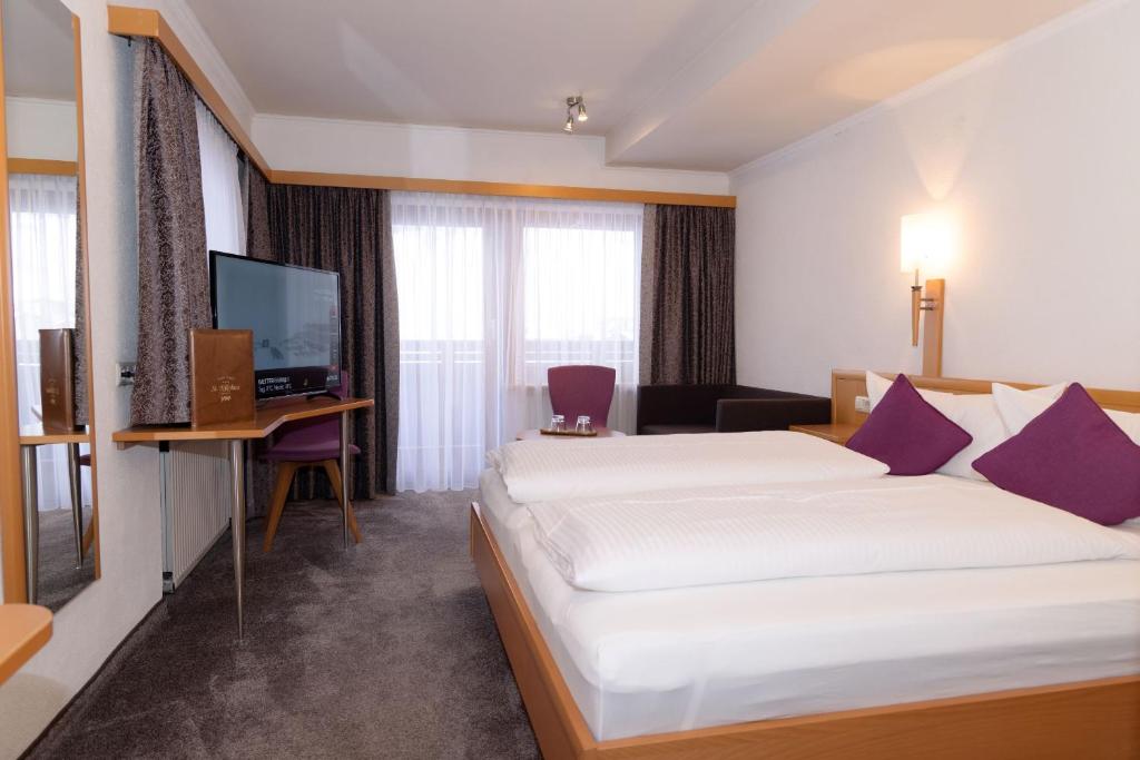 Postel nebo postele na pokoji v ubytování Hotel St. Nikolaus