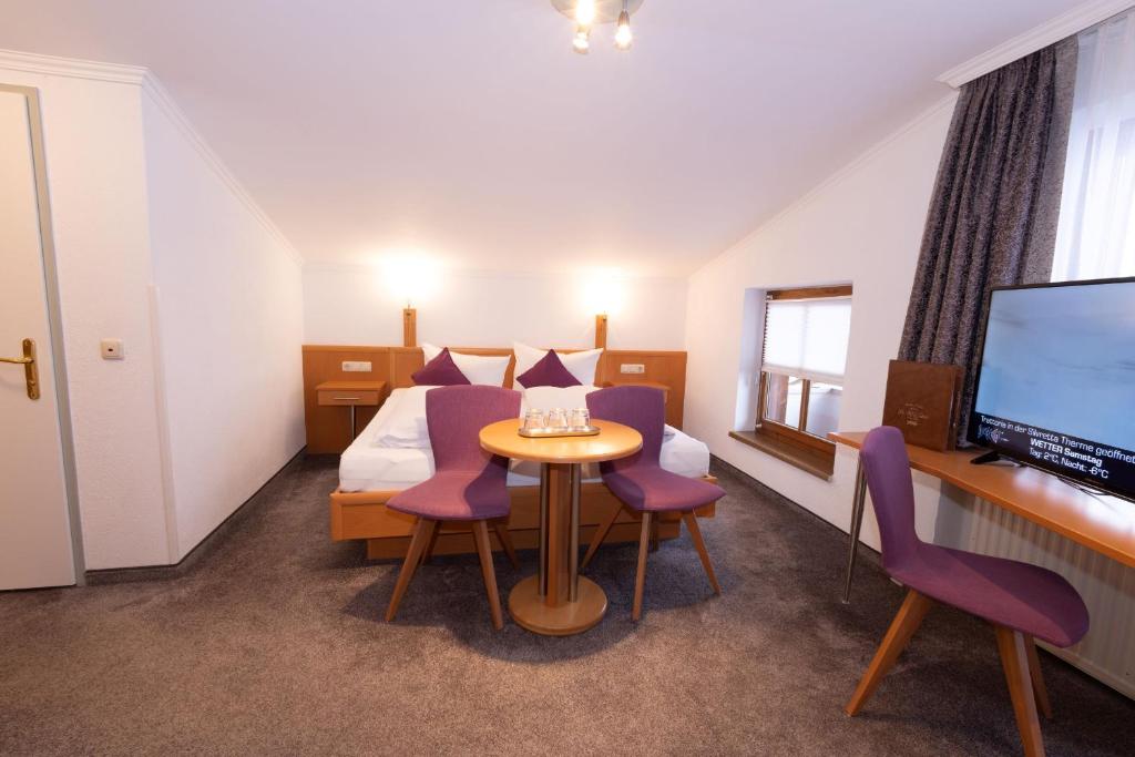 TV a/nebo společenská místnost v ubytování Hotel St. Nikolaus