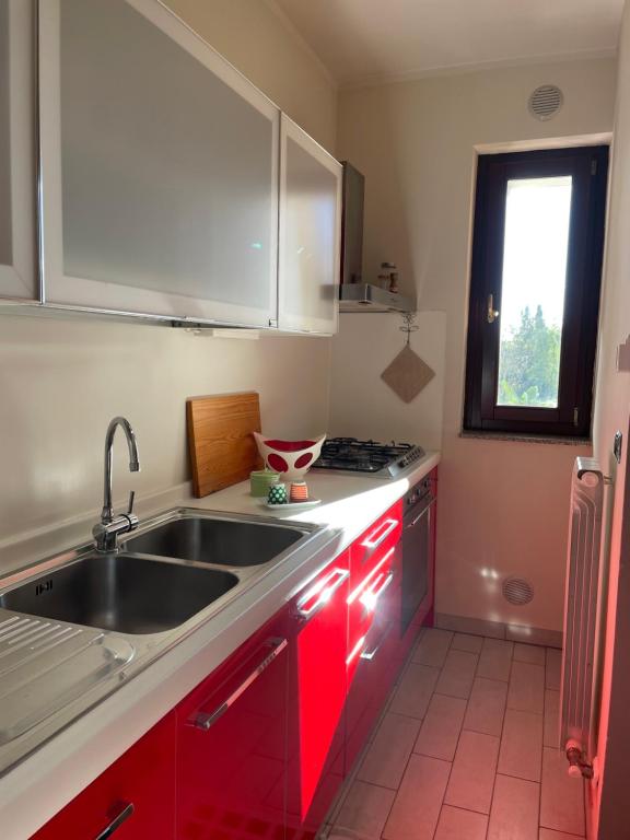 Kuchyňa alebo kuchynka v ubytovaní A Casa di Amici - intero appartamento - Free parking - wi-fi