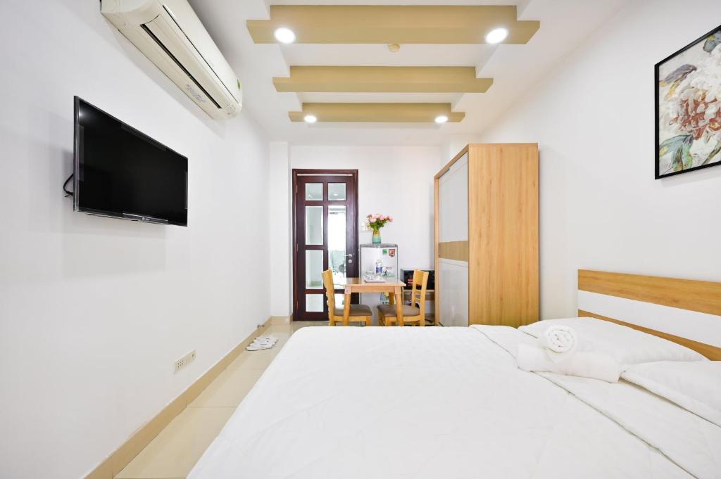 Huyen Homestay - Double Room With Balcony