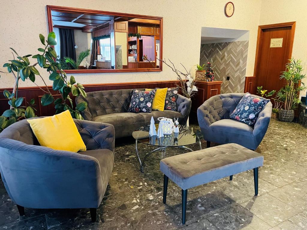 Posezení v ubytování Patyi Étterem és Hotel