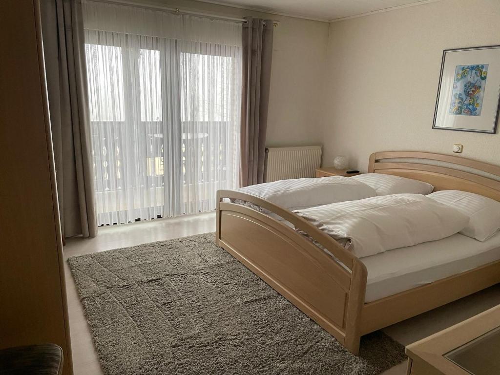 Postel nebo postele na pokoji v ubytování Gasthaus Hubertus