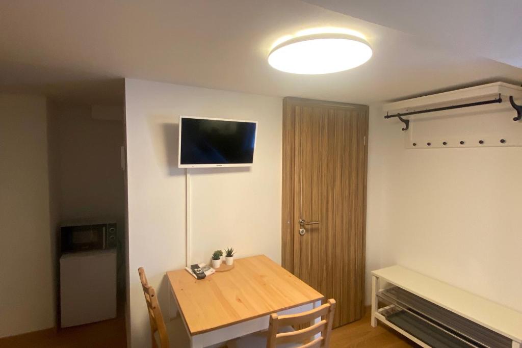 TV a/nebo společenská místnost v ubytování Rössli Self Check in 24-7 Free Parking