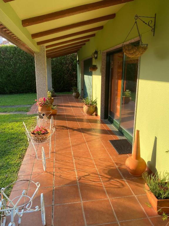 Zahrada ubytování Villa Bimba, alojamiento con piscina y barbacoa
