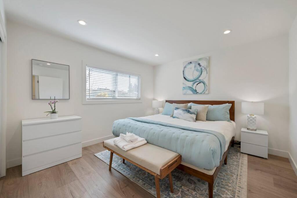 Chic and Comfy Home in the Heart of Silicon Valley - Two-Bedroom House
