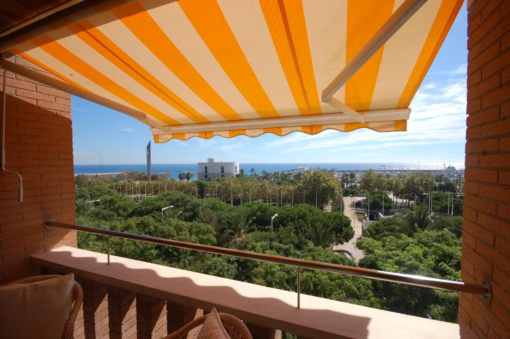 Balkoni atau teres di Lets Holidays Apartment Sea Views in Barcelona