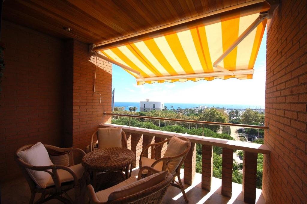 מרפסת או טרסה ב-Lets Holidays Apartment Sea Views in Barcelona