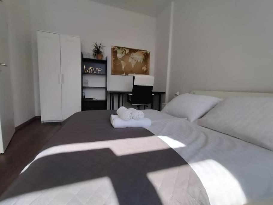 a bedroom with a bed with two towels on it at Apartment Voria in Hamm
