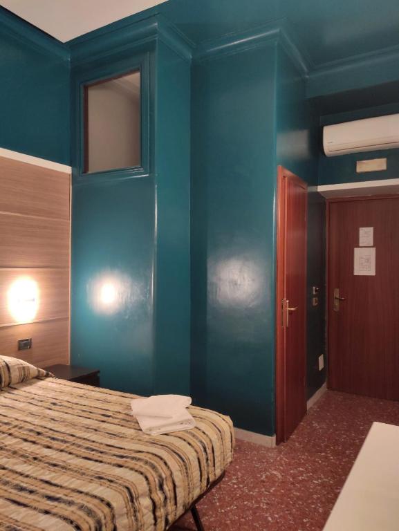 Postel nebo postele na pokoji v ubytování Hotel Milazzo Roma