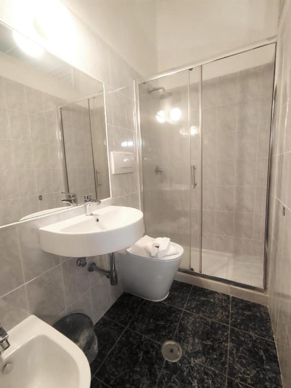 Koupelna v ubytování Hotel Milazzo Roma