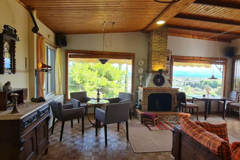 Stratos Villa Amazing View And Pool, Nea Makri, Greece