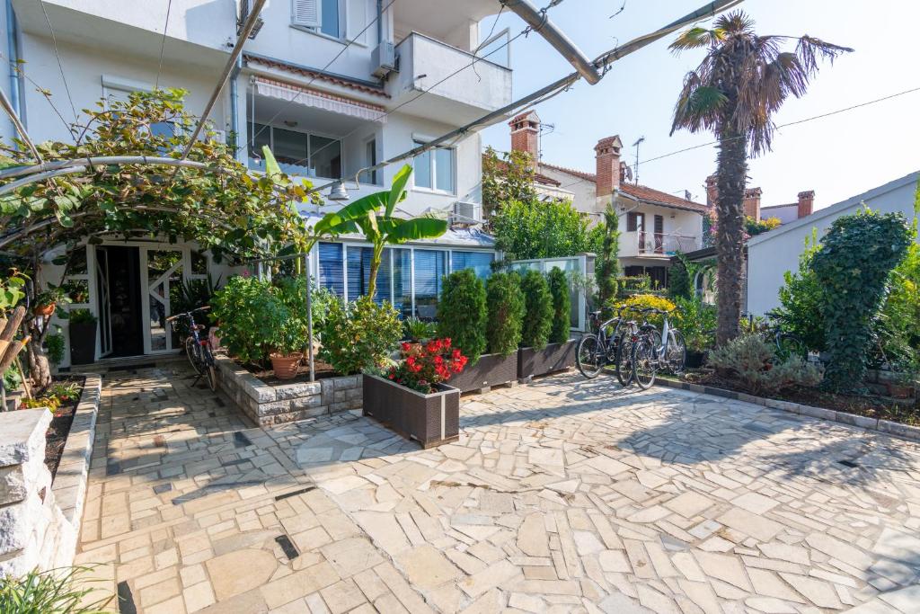 Zahrada ubytování Apartments with WiFi Rovinj - 9702
