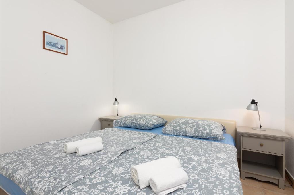 Postel nebo postele na pokoji v ubytování Apartments with WiFi Rovinj - 9702