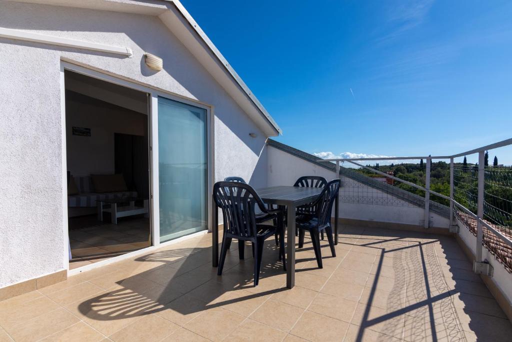 Balkón nebo terasa v ubytování Apartments with WiFi Rovinj - 9702