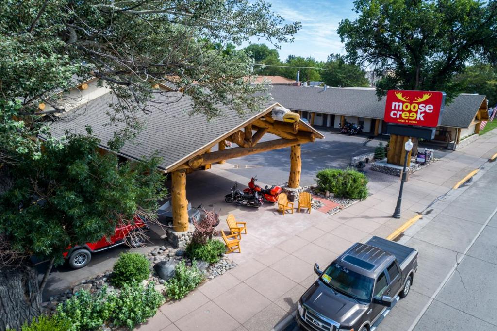 an overhead view of a building with a restaurant at Moose Creek Lodge & Suites in Cody