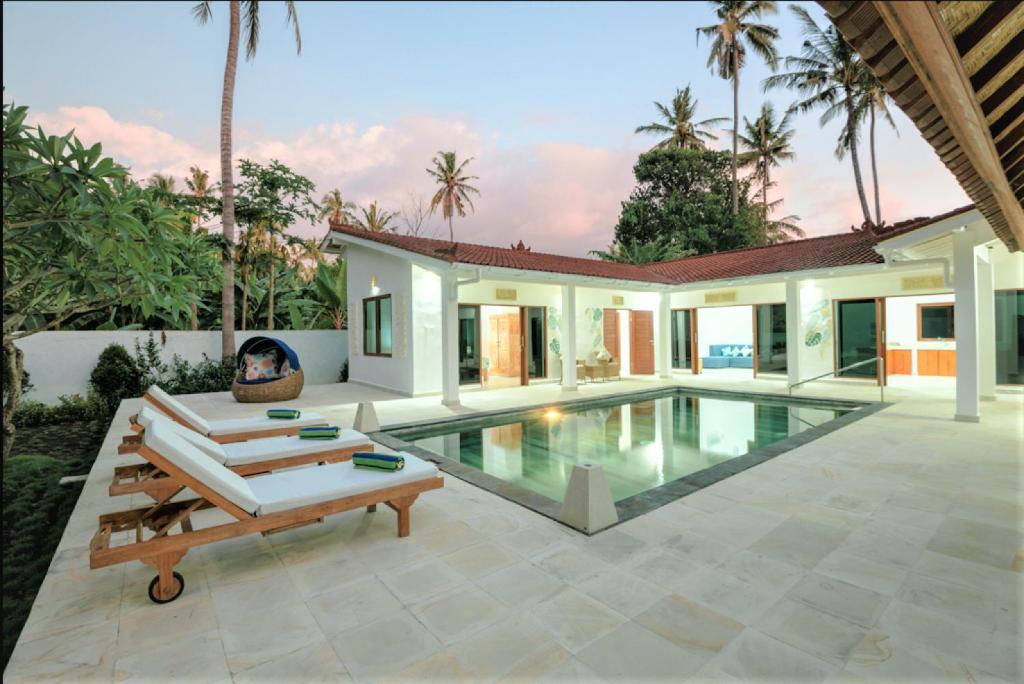 an image of a villa with a swimming pool at Villa Serenity in Candidasa