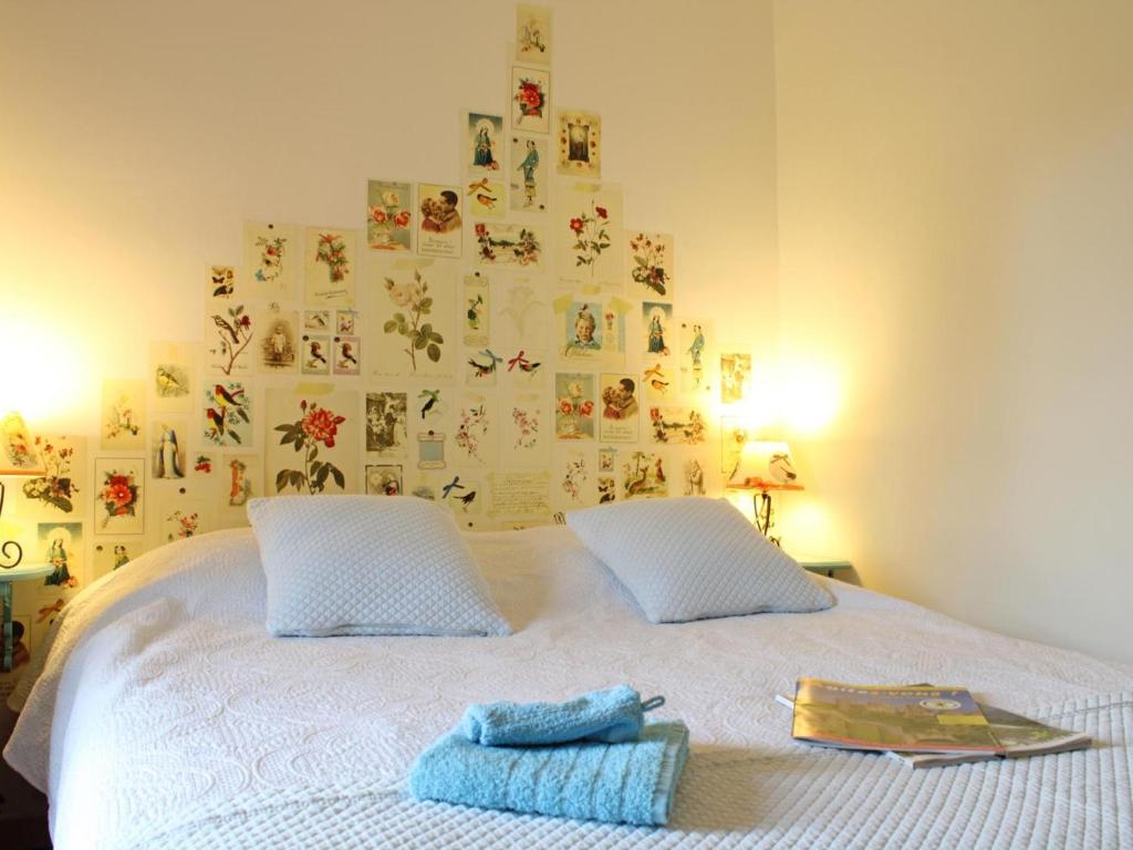Postel nebo postele na pokoji v ubytování Grande maison rénovée avec jardin clos, idéale pour familles et amis, équipements variés, animaux acceptés - FR-1-489-50