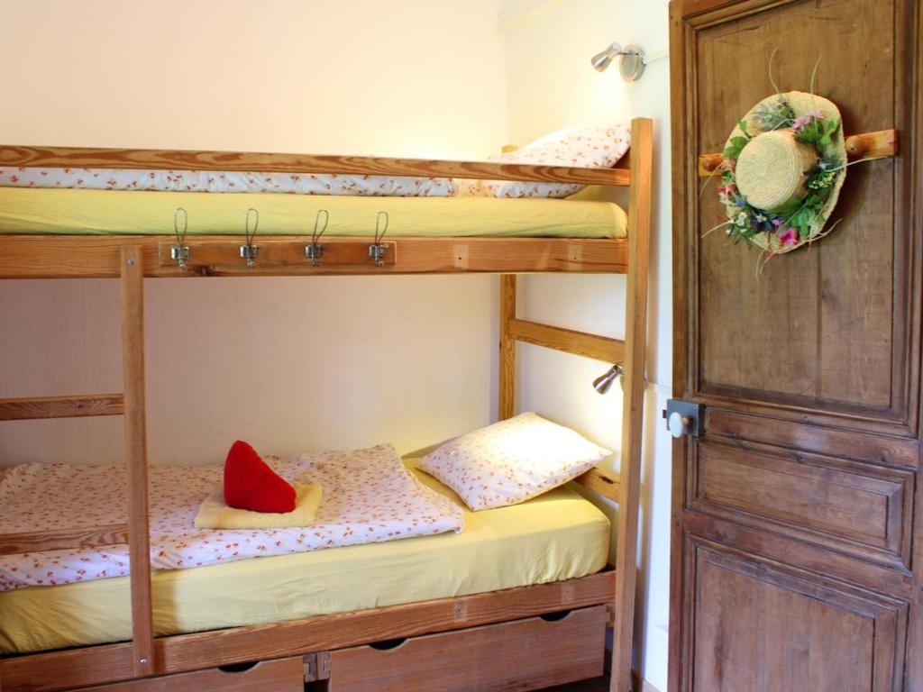 Postel nebo postele na pokoji v ubytování Grande maison rénovée avec jardin clos, idéale pour familles et amis, équipements variés, animaux acceptés - FR-1-489-50
