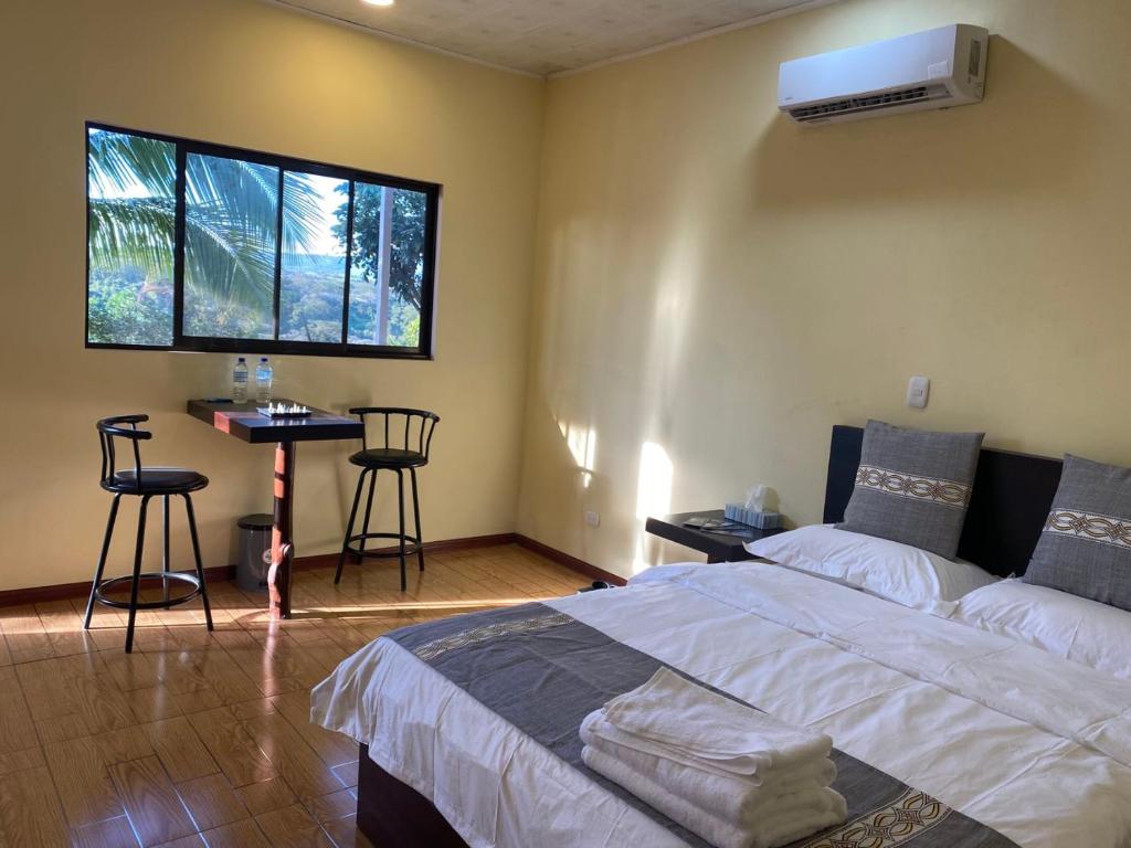 Postel nebo postele na pokoji v ubytování Villa Garita Inn