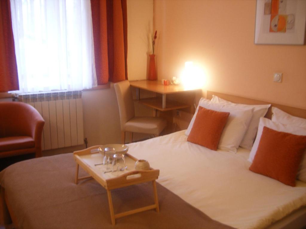 Postel nebo postele na pokoji v ubytování Hotel 7