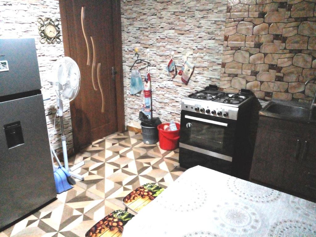 Kuchyň nebo kuchyňský kout v ubytování BLUE Hostel - check message after booking