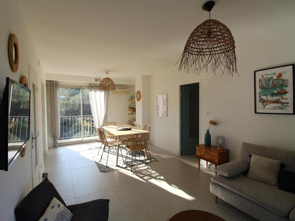 Posedenie v ubytovaní Appartement moderne climatisé avec Wi-Fi à 300m du centre-ville et de la plage à Collioure - FR-1-309-355
