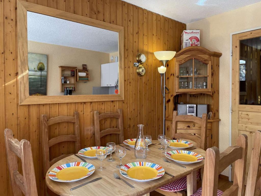 Fotografia z galérie ubytovania Appartement cosy 6 pers à Montgenèvre, pied des pistes, parking, proche centre et ESF - FR-1-330D-131 v destinácii Montgenèvre