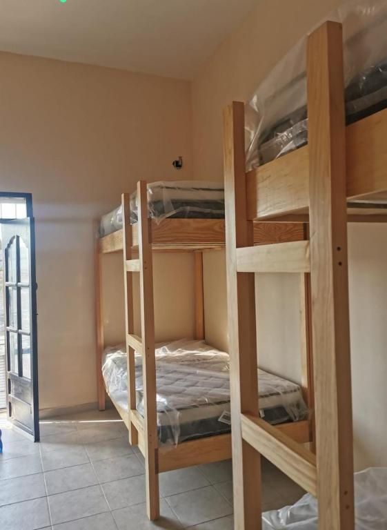 Postel nebo postele na pokoji v ubytování Nido Colibrí - Private Rooms and hostel Dorms in Remate de Paseo Montejo