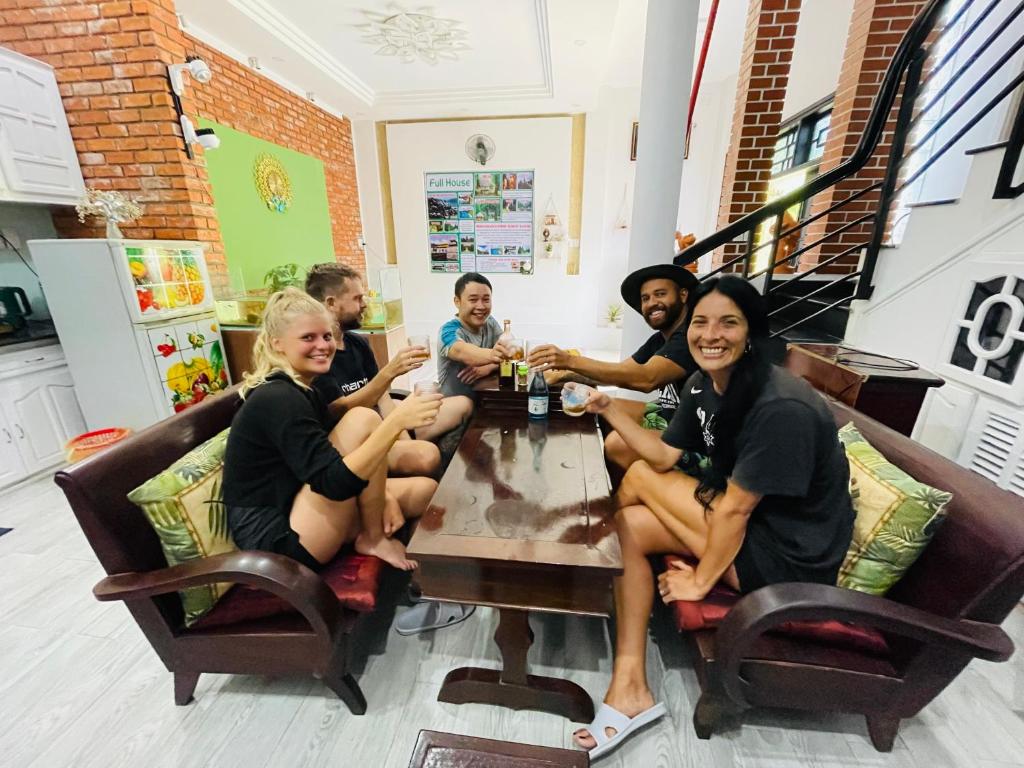 Khách lưu trú tại Full House Homestay