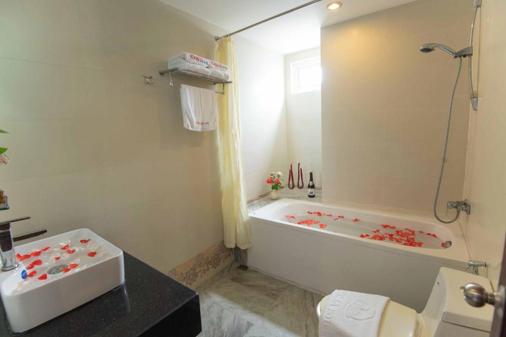 Koupelna v ubytování Hoang Sa Hotel
