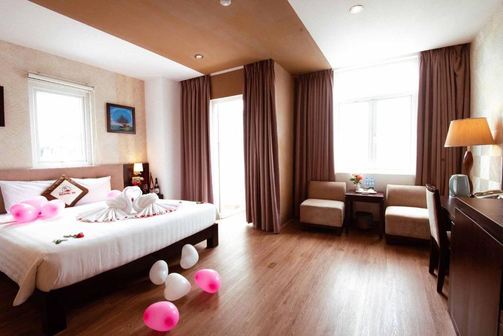Postel nebo postele na pokoji v ubytování Hoang Sa Hotel