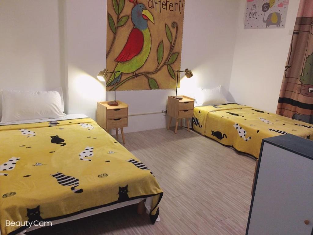 Postel nebo postele na pokoji v ubytování ㄧ個背包客棧