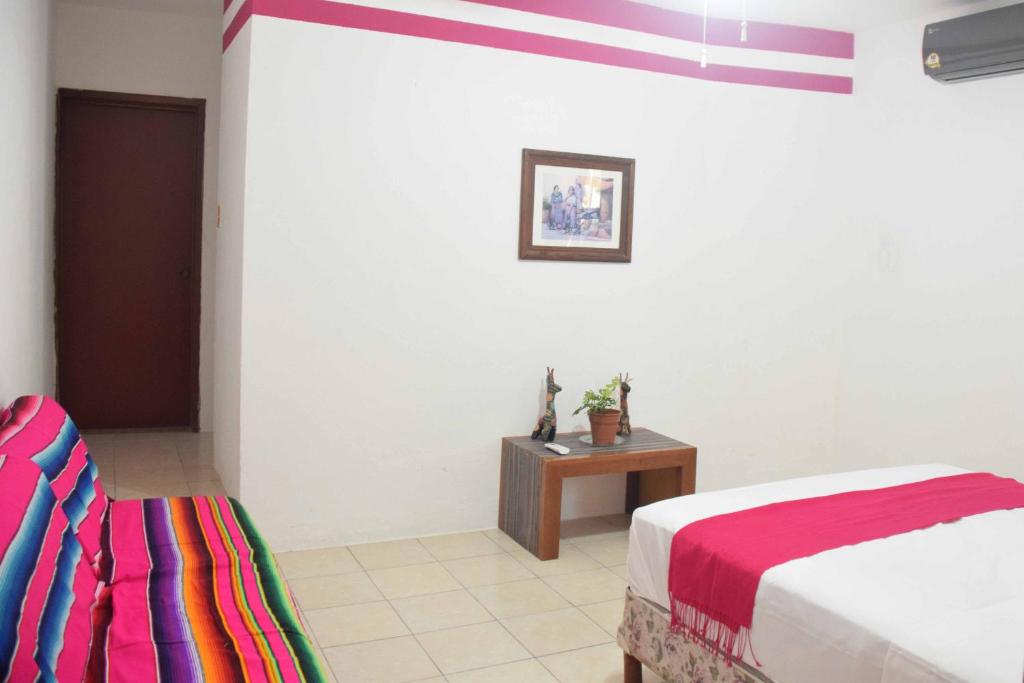 Postel nebo postele na pokoji v ubytování Hostal Casa Bohemia