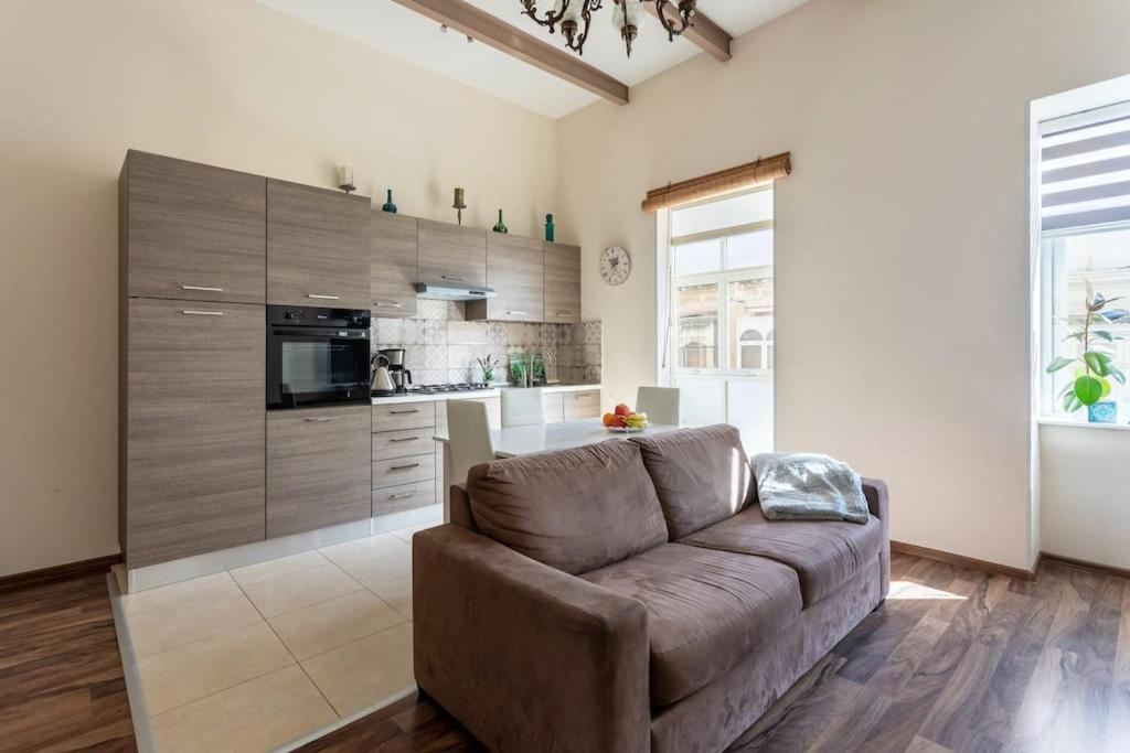 Kuchyň nebo kuchyňský kout v ubytování Modern stylish flat near Valletta and Sliema!