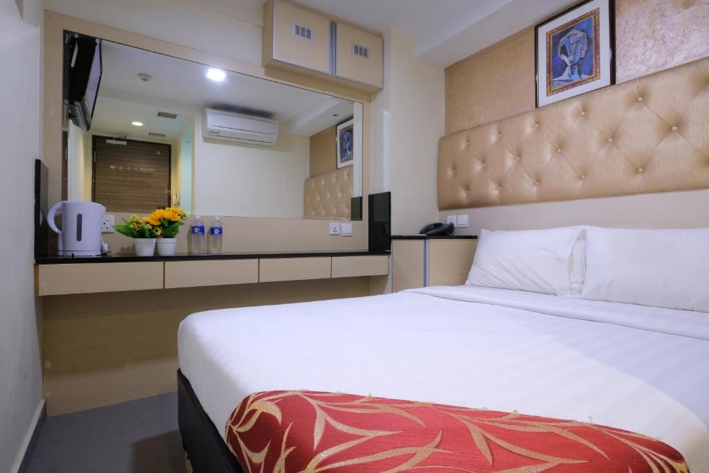 Postel nebo postele na pokoji v ubytování Sandpiper Hotel Singapore