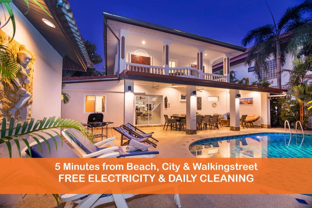 obraz domu z basenem w obiekcie Villa Waree include electricity just 5 minutes from Beach and Walking street w Pattaya South