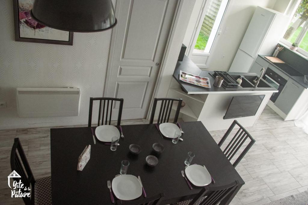 Kuchyňa alebo kuchynka v ubytovaní Gîte de la Pâture