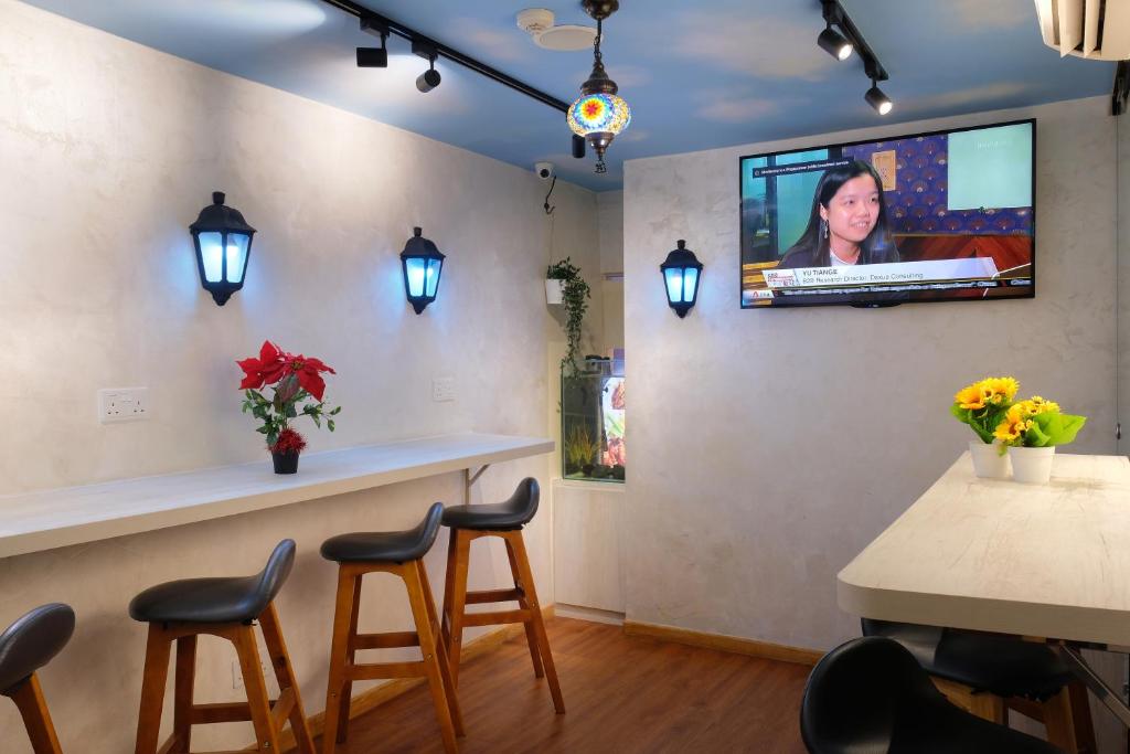 TV a/nebo společenská místnost v ubytování Sandpiper Hotel Singapore
