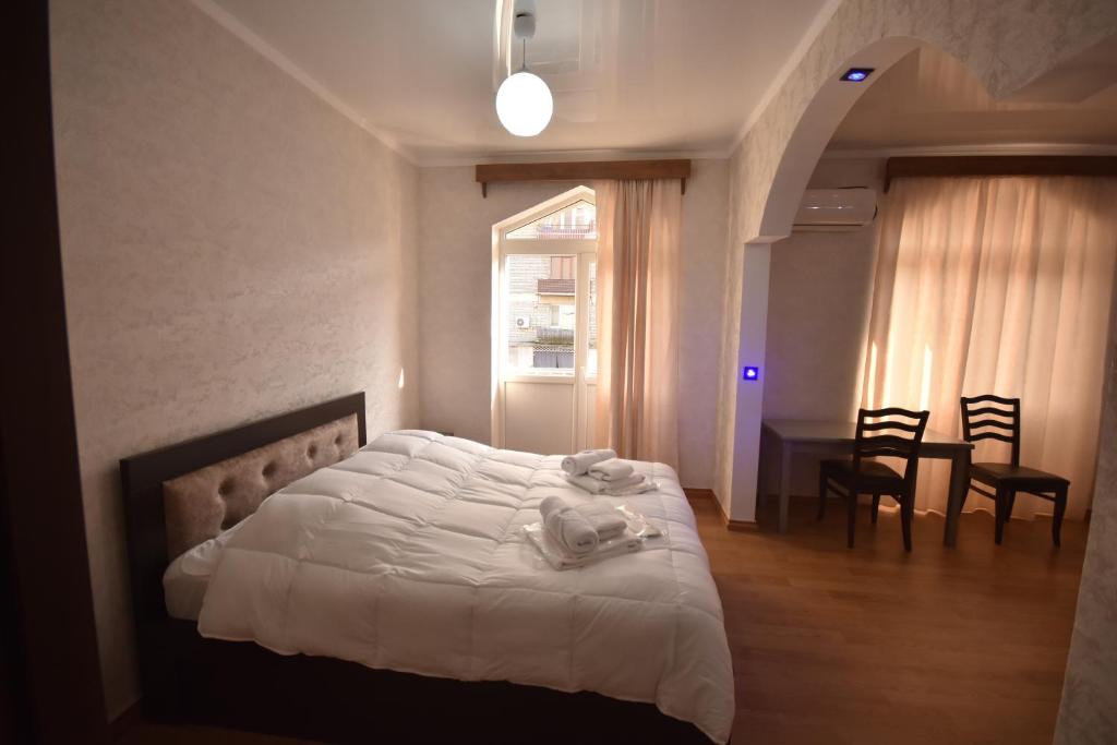 Postel nebo postele na pokoji v ubytování HOTEL SAMEGRELO