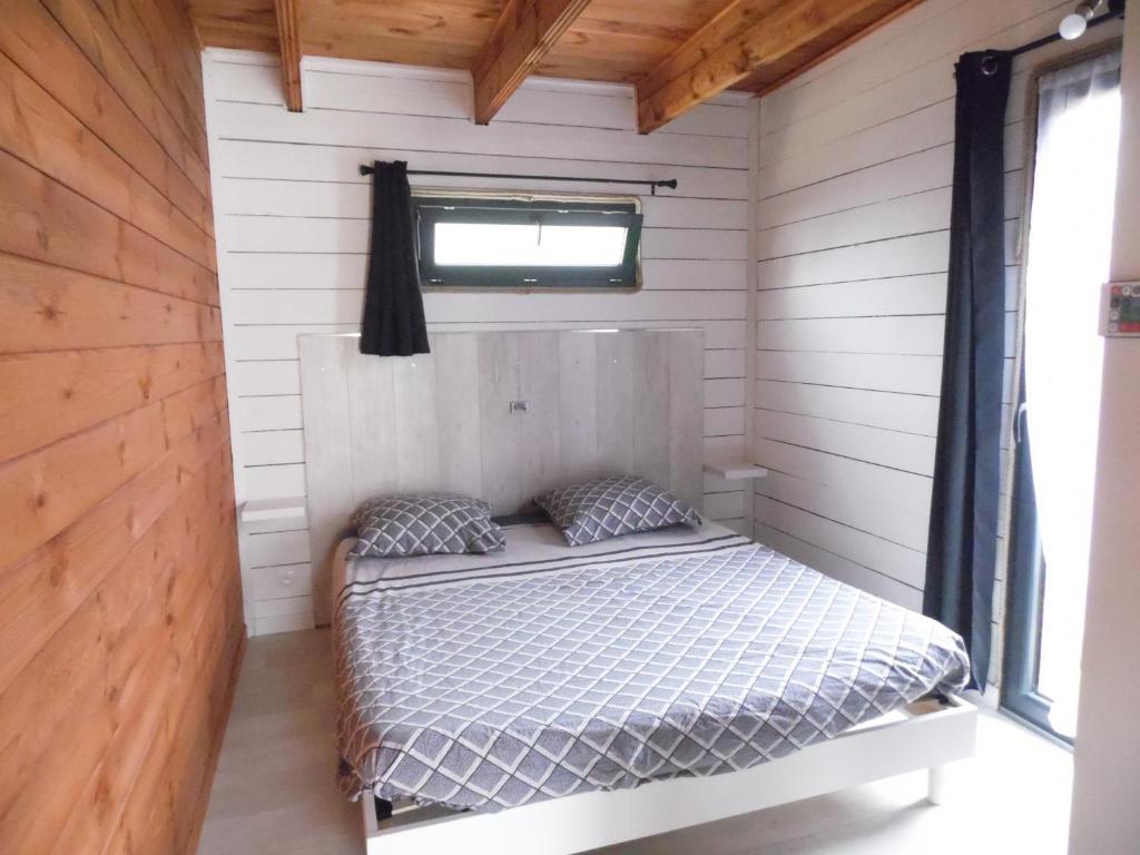 Posteľ alebo postele v izbe v ubytovaní Chalet cosy climatisé avec parking et Internet