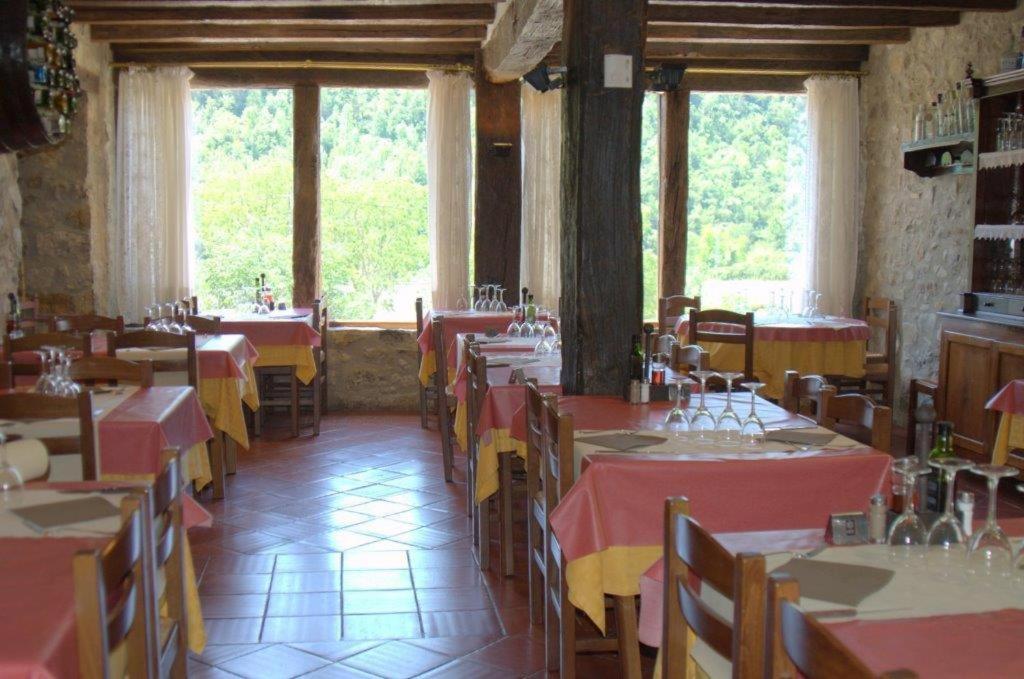Restaurace v ubytování Hostal de la Rovira