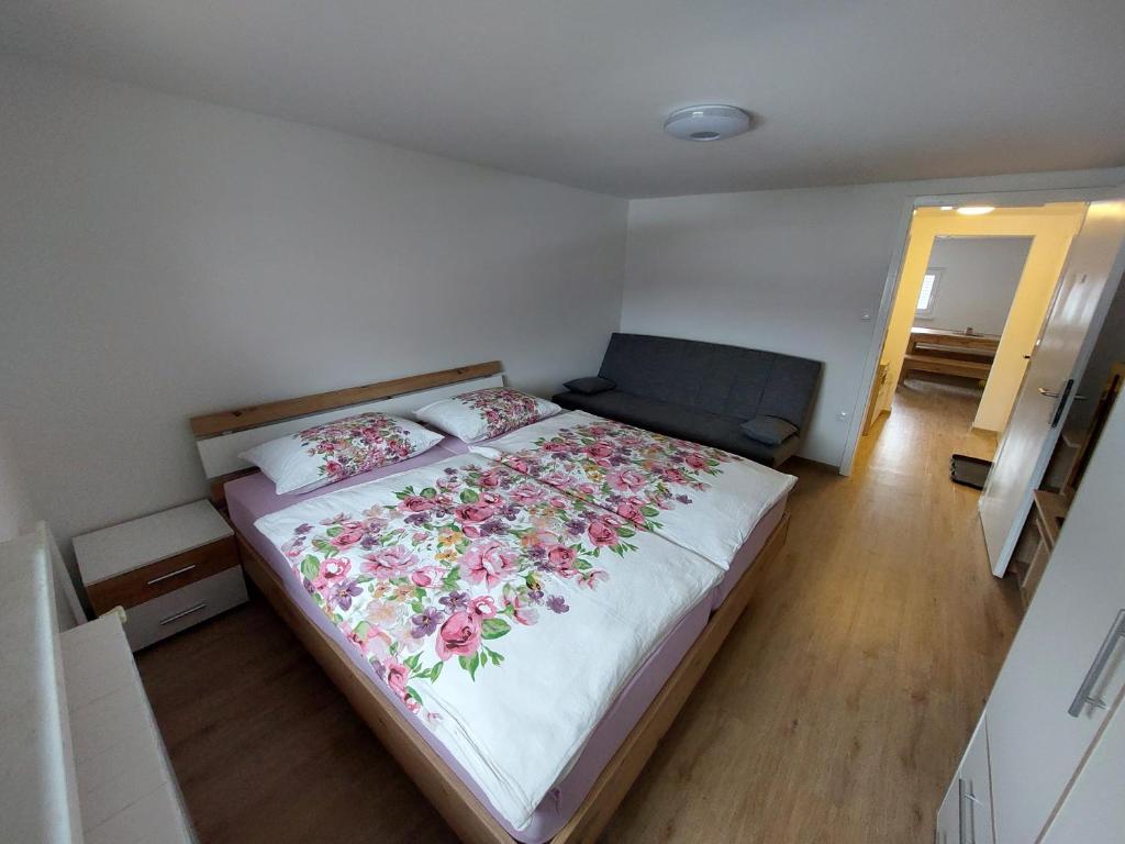 Postel nebo postele na pokoji v ubytování Apartments Marica