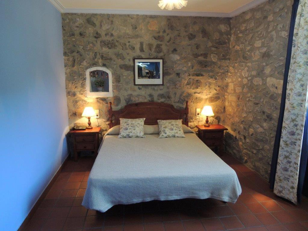 Postel nebo postele na pokoji v ubytování Hostal de la Rovira
