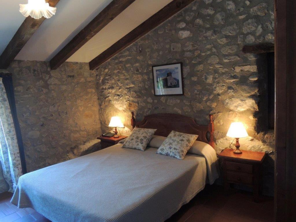 Postel nebo postele na pokoji v ubytování Hostal de la Rovira