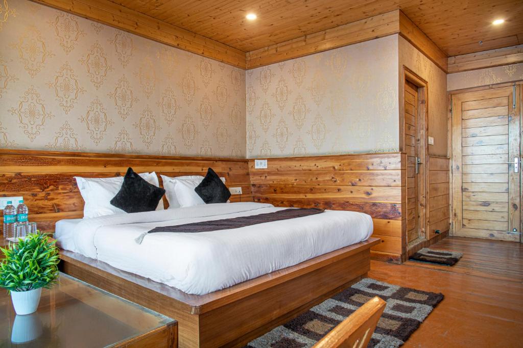 Postel nebo postele na pokoji v ubytování JK Dream View Kufri