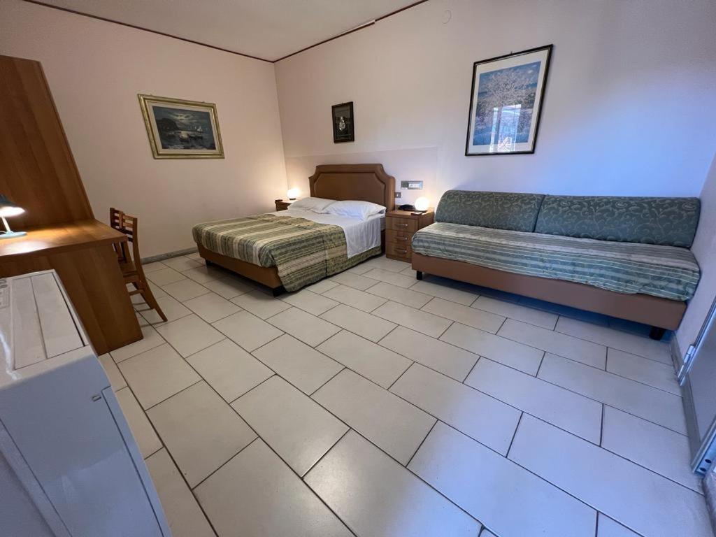 Postel nebo postele na pokoji v ubytování HOTEL MARE PINETA